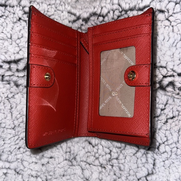 Michael Kors wallet - Picture 3 of 7